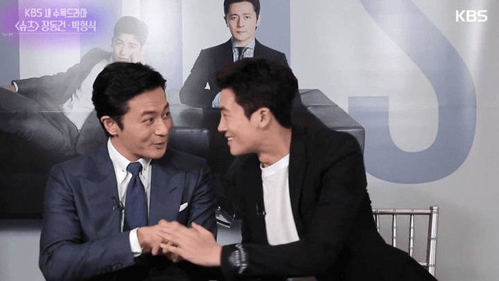 Jang Dong Gun dan Hyungsik di \'Entertainment Weekly\'