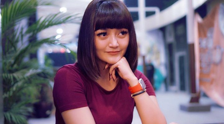 Potong Rambut, Siti Badriah Ingin Memikat Para Pria