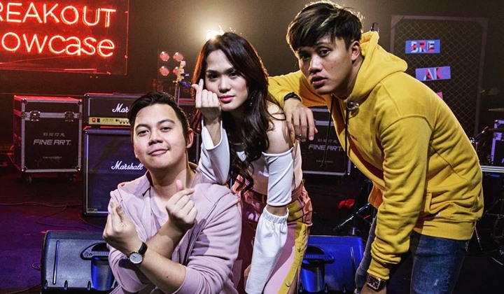 Unggah Foto Bareng Sheryl Sheinafia dan Rizky Febian Unggah Foto Bareng Sheryl Sheinafia dan Rizky Febian