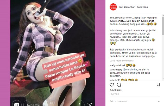 Lucinta Luna Memanjat Tiang Saat Manggung