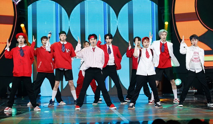 Pentagon shine outfits store