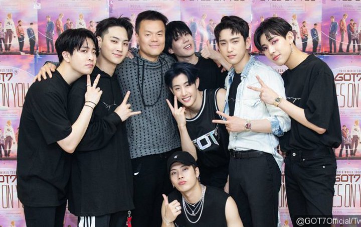 Cuek Isu Gabung Sekte Sesat, JYP Asyik Nonton Konser GOT7 