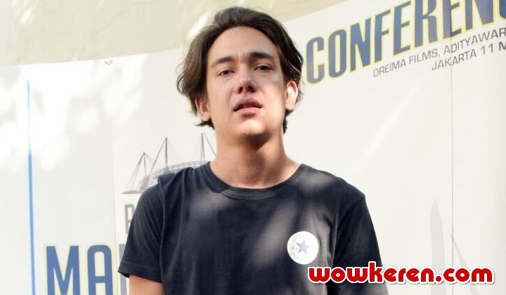 Main Film 'Pemburu di Manchester Biru', Adipati Dolken Perankan Tokoh Jurnalis