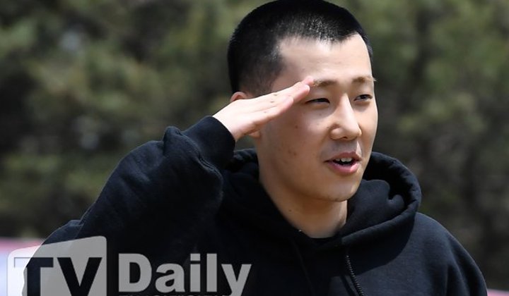 Tampil Plontos Saat Berangkat Wamil, Sunggyu Infinite Tuai Dukungan Netter