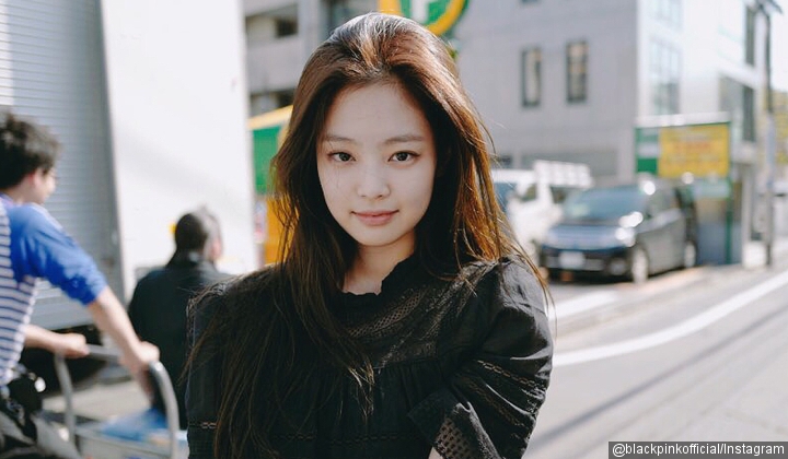 Tampil Seksi dan Imut di BTS Iklan Minuman, Jennie Bikin