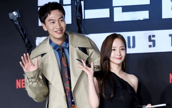 Bahas Kelebihan di 'Busted', Lee Kwang Soo - Park Min Young Malah Saling Ejek?