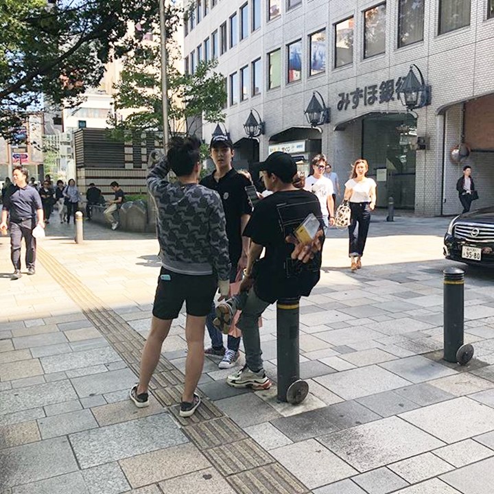 Chanyeol dan Sehun di Jepang