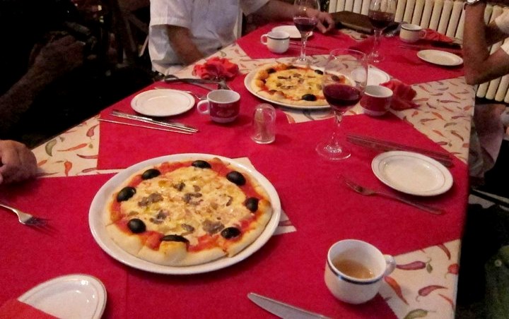 Di Korea Utara Ada Pizza dan Ayam Goreng