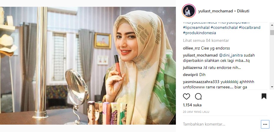 Yulia Mochamad Memamerkan Produk Endorse Pertamanya