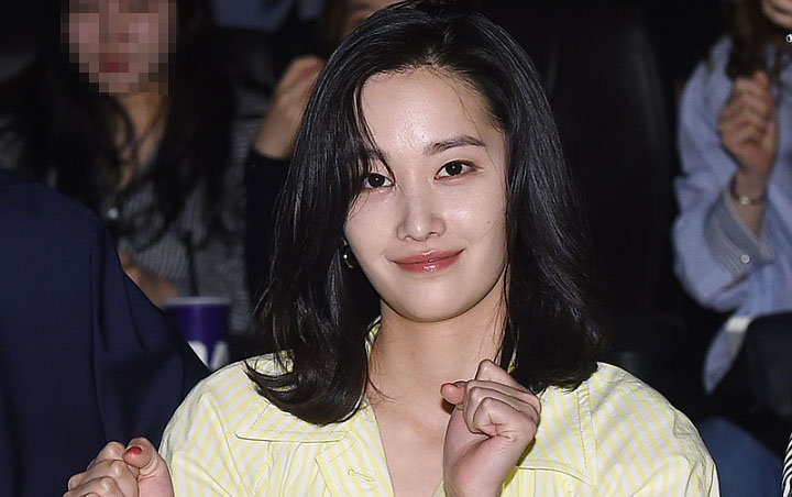 Jeon Jong Seo 'Burning' Ungkap Alasan Hindari Reporter di Bandara ...