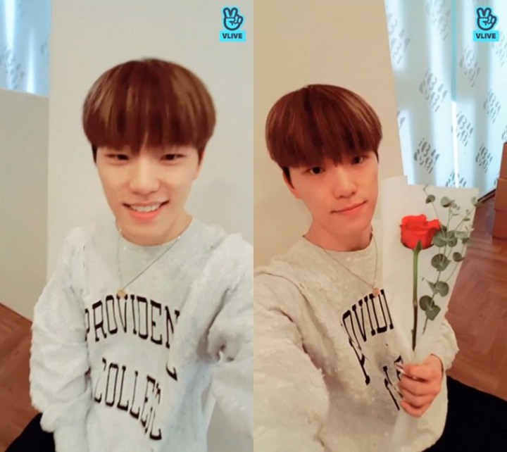 Dino Seventeen Sapa Fans dan Pamer Hadiah