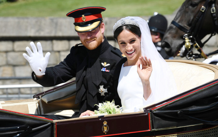 Meghan Markle dan Pangeran Harry Berikan Buket Bunga Royal Wedding untuk Pasien Jompo