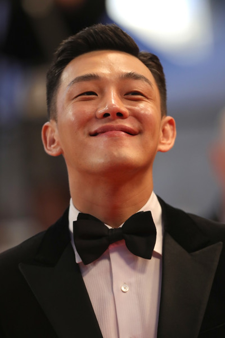 Yoo Ah In Selalu Memperlihatkan Senyumnya