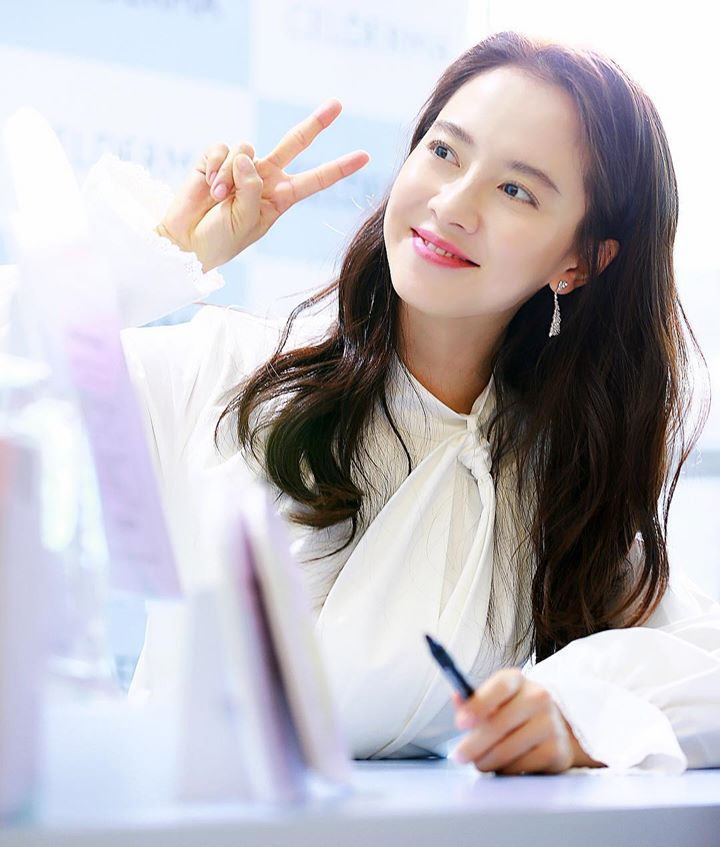Tampil Cantik Hadiri Jumpa Fans