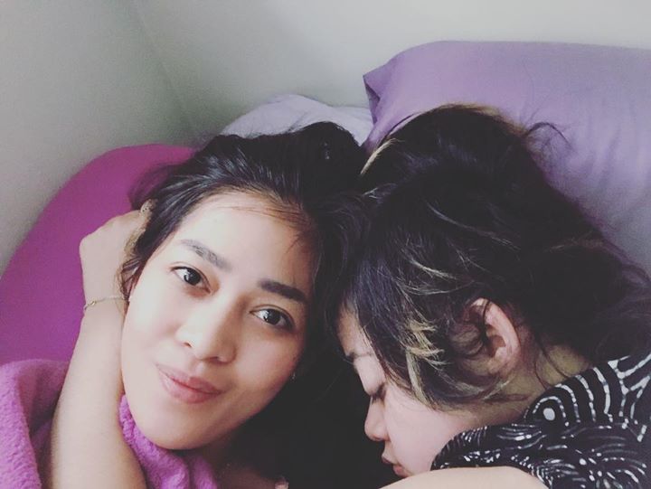 Tidur Bersama, Peluk Erat Sang Kakak