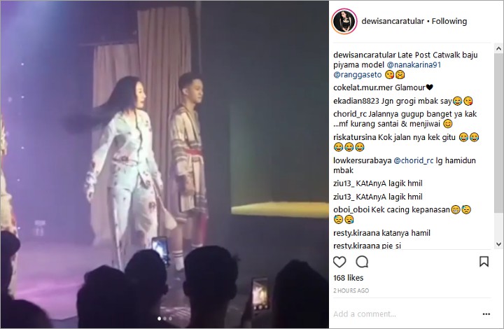Menjadi Model Catwalk, Netter Komentari Cara Jalan Dewi Sanca