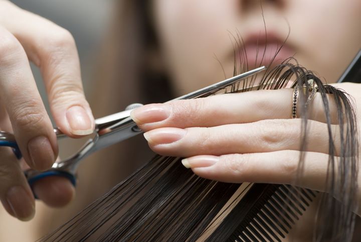 Memotong Rambut Rutin Tak Membuatnya Cepat tumbuh