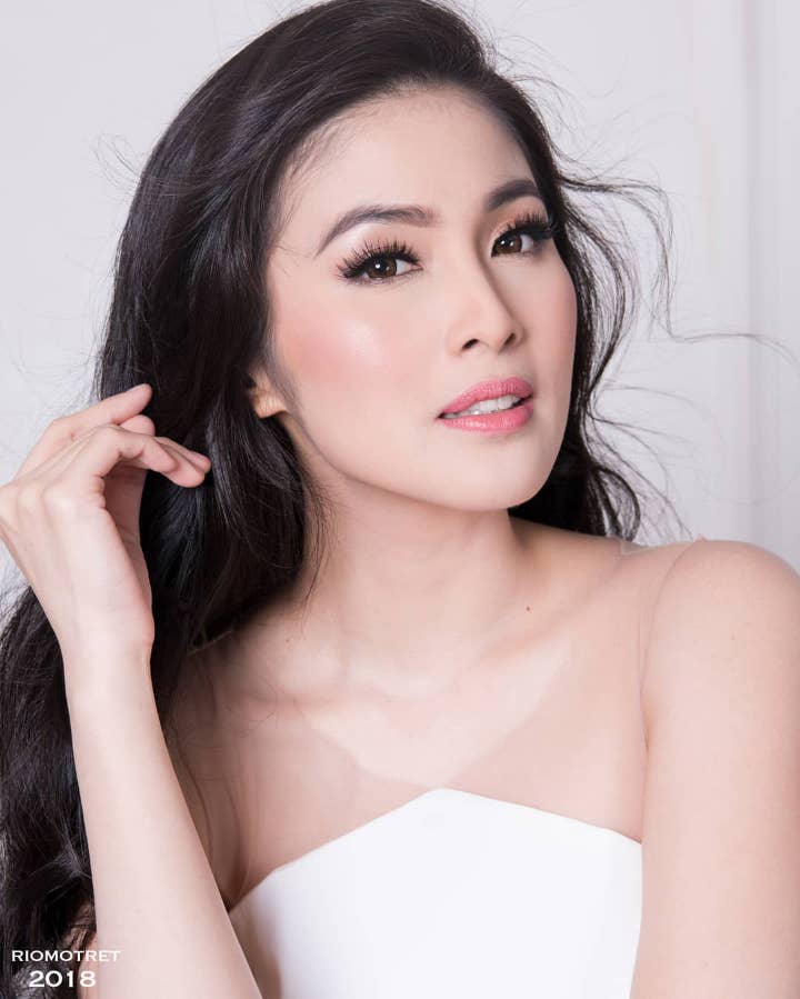 6. Sandra Dewi Cantik Bak Puteri Negeri Dongeng