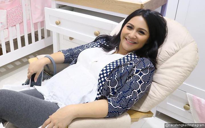 Marsha Tengker Jalani Maternity Shoot Ditemani Anjing Marsha Tengker Jalani Maternity Shoot Ditemani Anjing