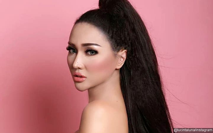 Foto Lucinta Luna - Sambil Menangis Lucinta Luna Rayakan Ultah di Penjara ... : Foto itu diduga foto terbaru lucinta luna di sel penjaranya.