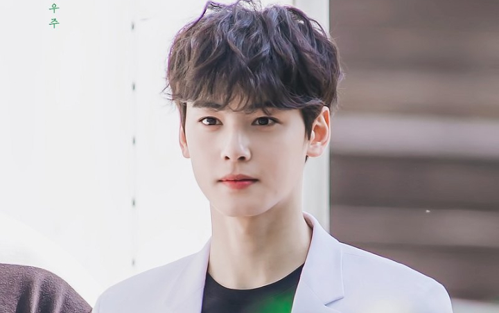 Wajah Ganteng Cha Eunwoo Astro Saat Lakukan Ice Bucket Challenge Bikin Netter Meleleh