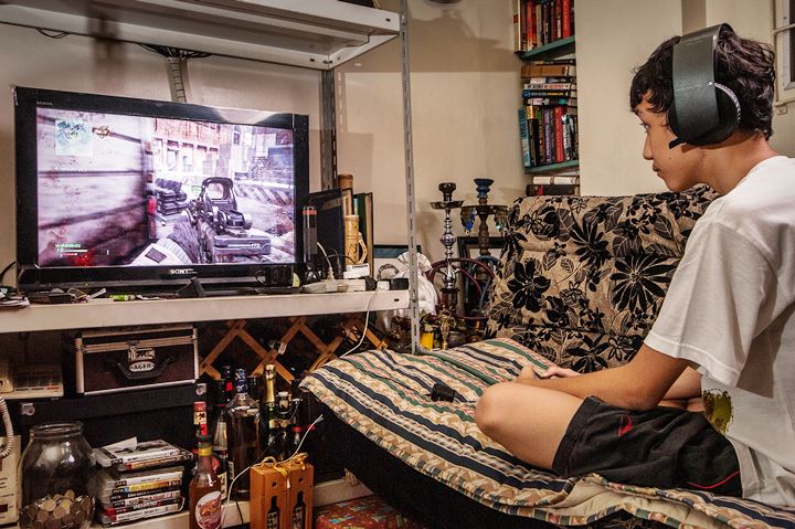Dibayar untuk Nonton Televisi dan Bermain Video Games