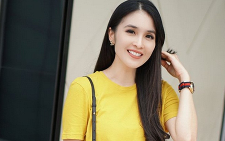 Fashion Bandara Sandra Dewi Gak Kalah Keren dengan Idol Korea, Netter: Cantik Banget!