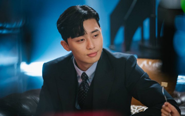 Awas Dibikin Meleleh Sederet Foto Ganteng Park Seo Joon di 'Why, Secretary Kim?'