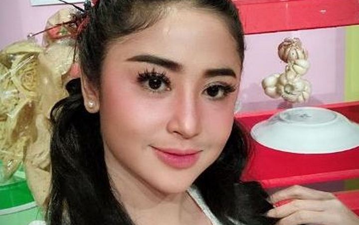 Niat Tutup Aurat, Dewi Persik Tak Tahan Tiap Dengar Musik Ingin Goyang