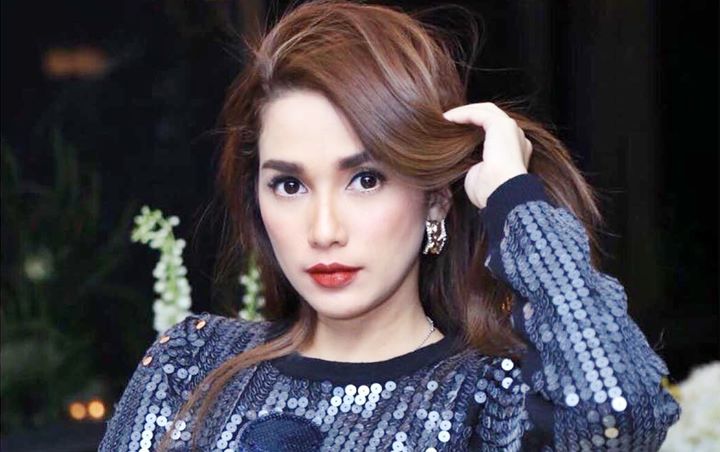 Hadiri Pengajian yang Digelar Ririn Ekawati, Cantiknya Ussy Sulistiawaty Berhijab Syari
