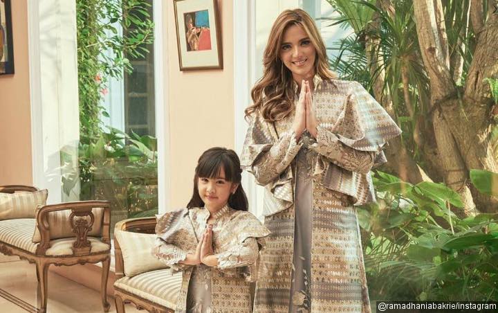 Beri Ucapan Selamat Lebaran, Wajah Kelewat Cantik Anak Nia 