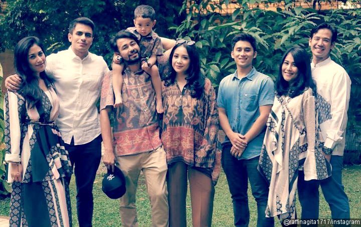 Jadi Salfok di Foto Lebaran Nagita, Ini Dia Sepupu Ganteng 