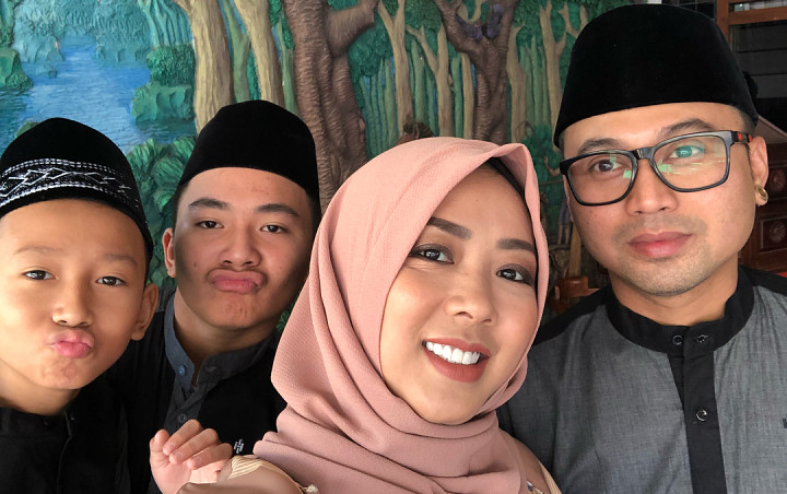 Foto Keluarga Saat Lebaran, Wajah Cantik Soimah Buat Netter Pangling