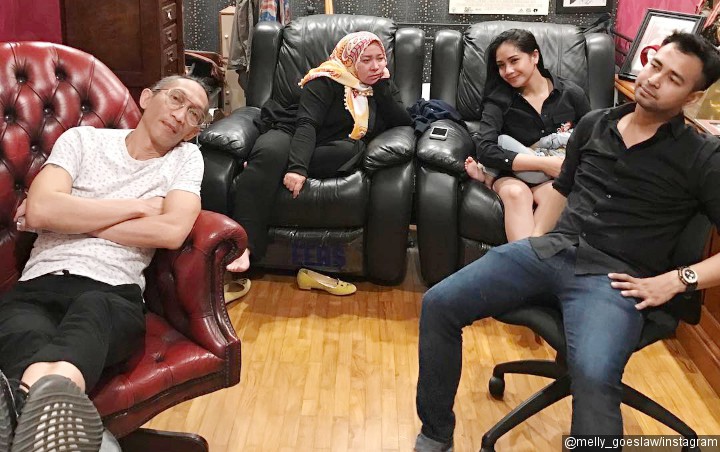 Ajak Keluarga, Intip Keseruan Raffi Ahmad Halal Bihalal Bareng Melly Goeslaw-Irwansyah