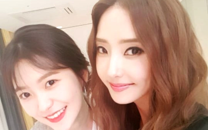 Han Chae Young Pose Bareng Yeri Red Velvet di 'Secret Sister', Fans Sebut Mirip Ibu dan Anak