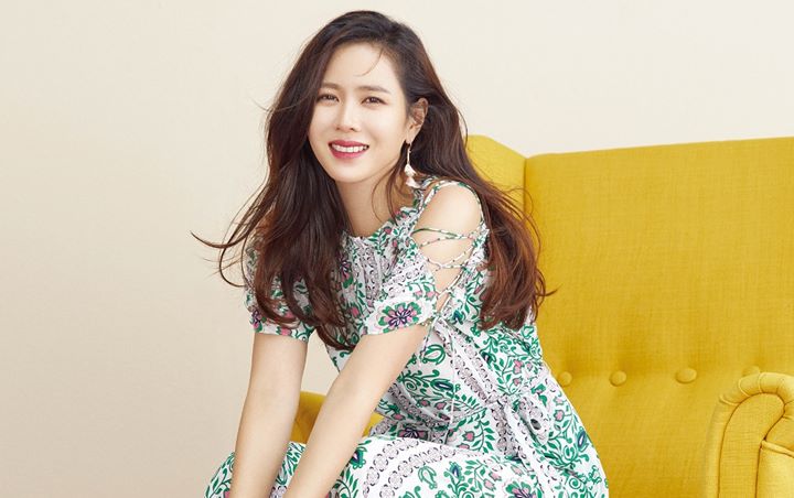 Cantik dan Elegan, Son Ye Jin Bikin Netter Terpukau di Pemotretan Terbaru