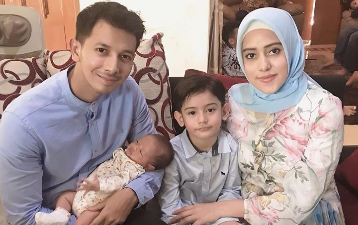 Lucu Banget, Putri Fairuz A. Rafiq Malah Bersin Saat Didekati Sang Ayah