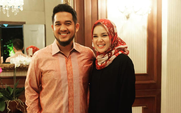 Tanya Ide Caption Instagram pada Suami, Dewi Sandra Justru Menyesal?