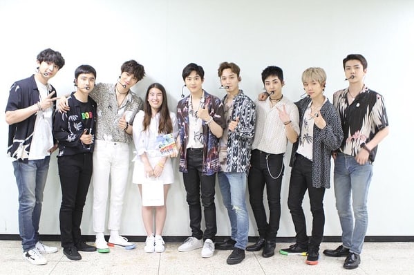 EXO Bertemu dan Wujudkan Keinginan Fans Penderita Kanker