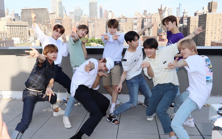 Hang Out di New York, NCT 127 Pamerkan Gaya Fashion Andalan
