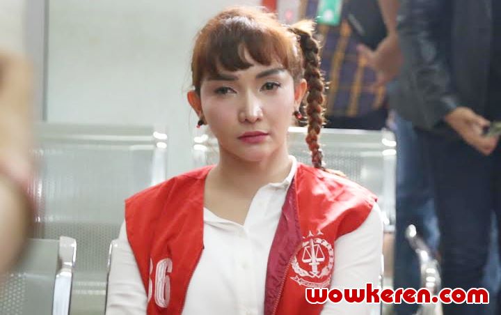 Roro Fitria Dandan Saat Sidang, Warganet Bandingkan dengan Jennifer Dunn