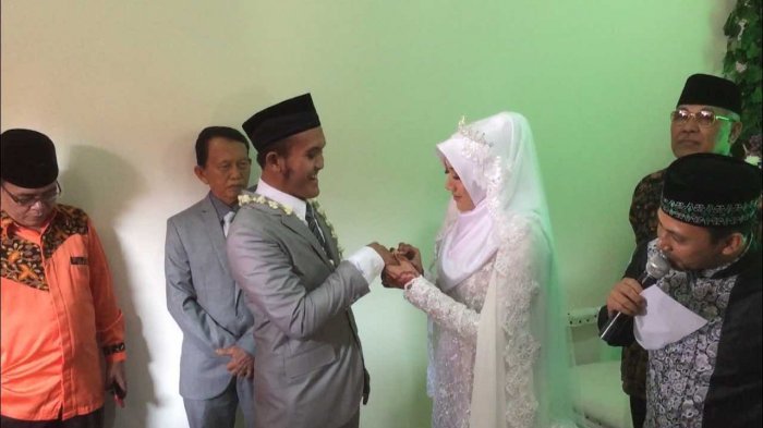 Caisar Sematkan Cincin