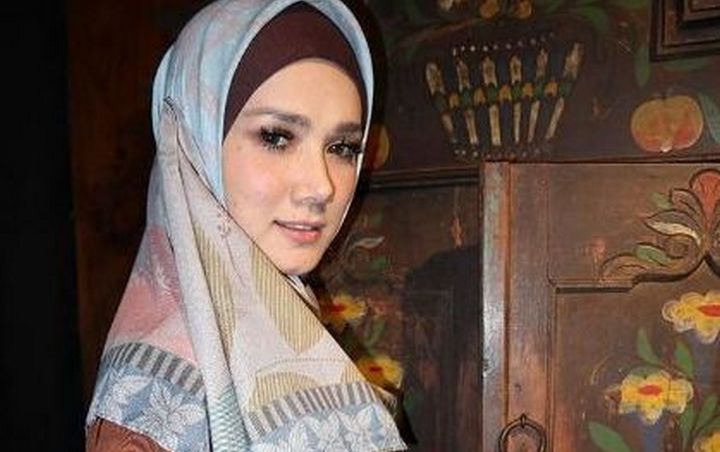 Hijabnya Dituding Hanya Pencitraan, Mulan Jameela: Nggak Juga