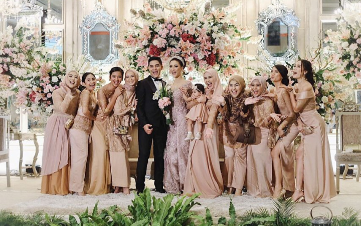 Pernikahan Erica Putri Berkonsep Mewah, Citra Kirana Cantik Berkebaya Merah Ditemani Ali Syakieb