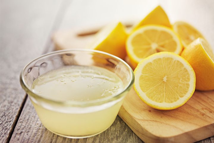 Menghilangkan Sel Kulit Mati dengan Air Lemon