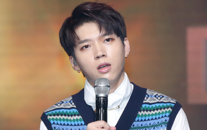 Nyanyikan 'Be Mine', Gantengnya Woohyun Infinite Bikin Meleleh di Pernikahan Kakak