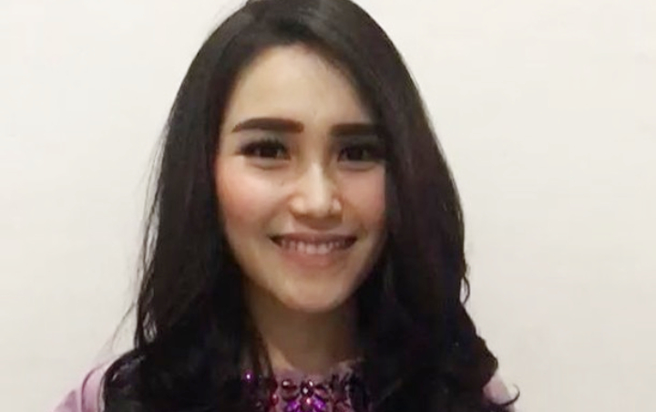 Pamer Warna  Rambut  Baru Ayu  Ting Ting  Malah Dituding Tiru 