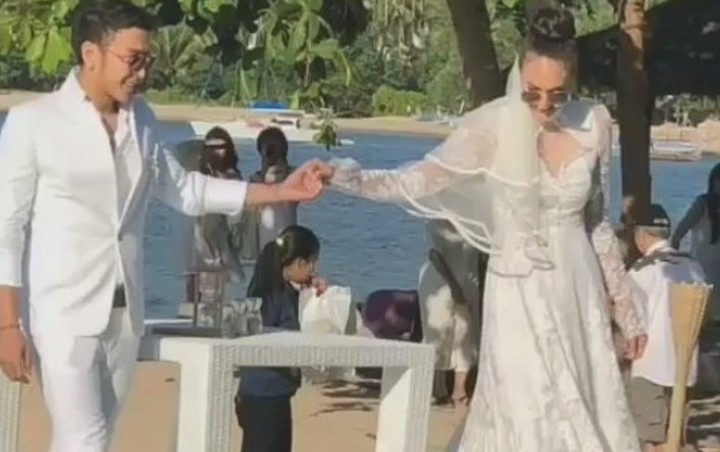 Resmi Nikah, Tamu Undangan Dimas Anggara & Nadine Tidak Pakai Alas Kaki