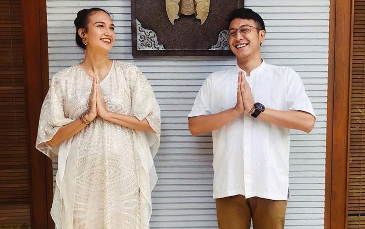 Bahagia, Nadine Chandrawinata dan Dimas Anggara Akhirnya Unggah Foto Pernikahan