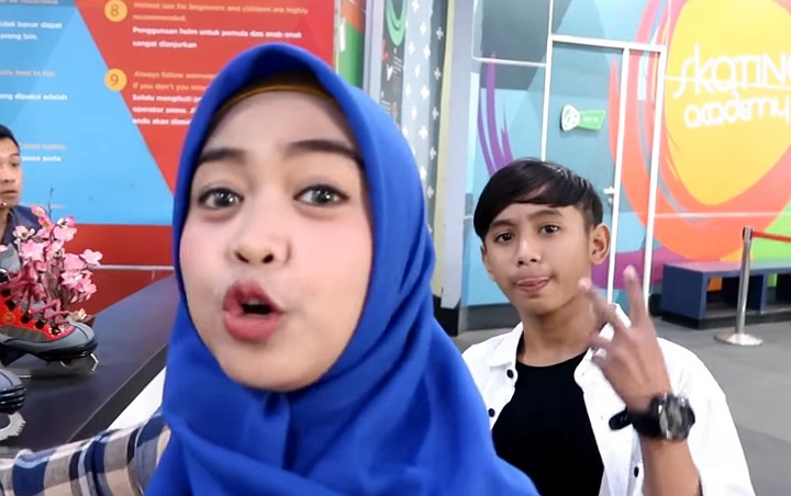 Ajak Seleb Tik Tok Bowo Main dan Bikin Vlog, Ria Ricis Banjir Pujian Netter 